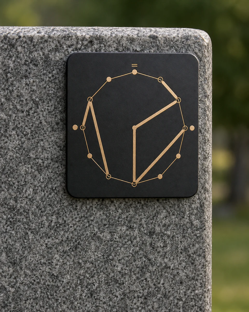 Mockup einer kleinen Erinnerungsplakette an einem Grabstein